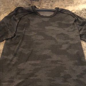 Lululemon men’s camo shirt large